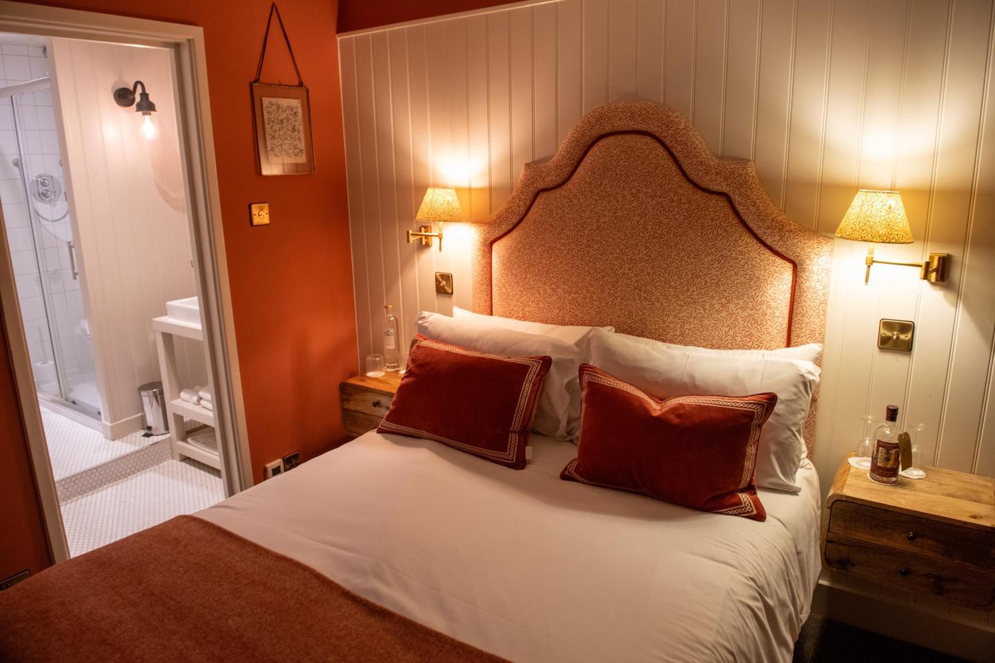 Bel And The Dragon-churt Gasthof 4*